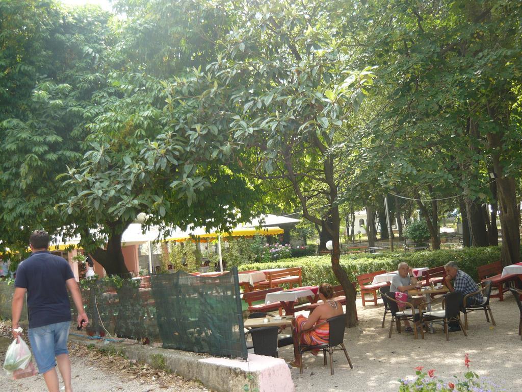 Rooms Banicevic Risan Bagian luar foto